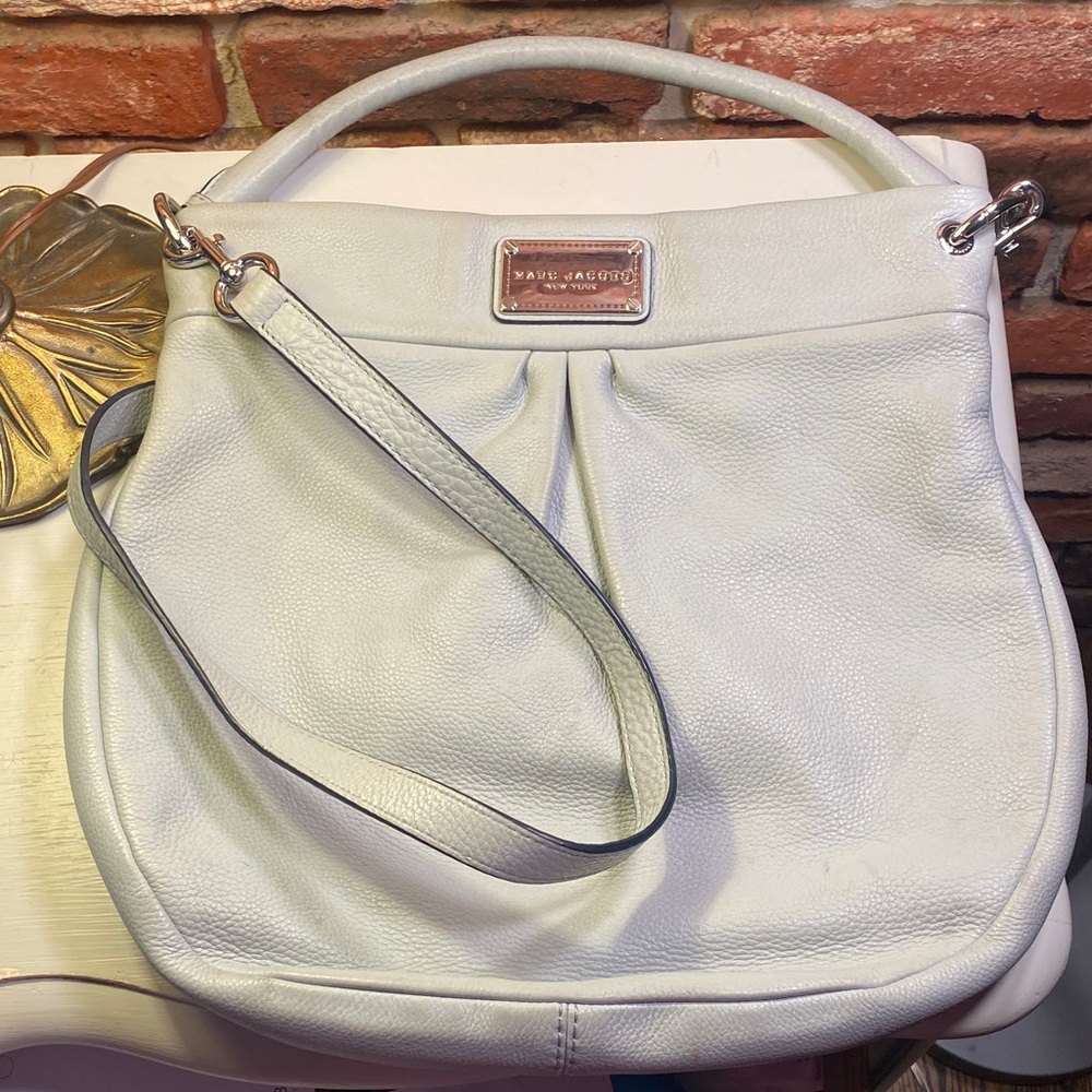 Marc Jacobs White Pebbled Leather Shoulder Bag with Detachable Strap